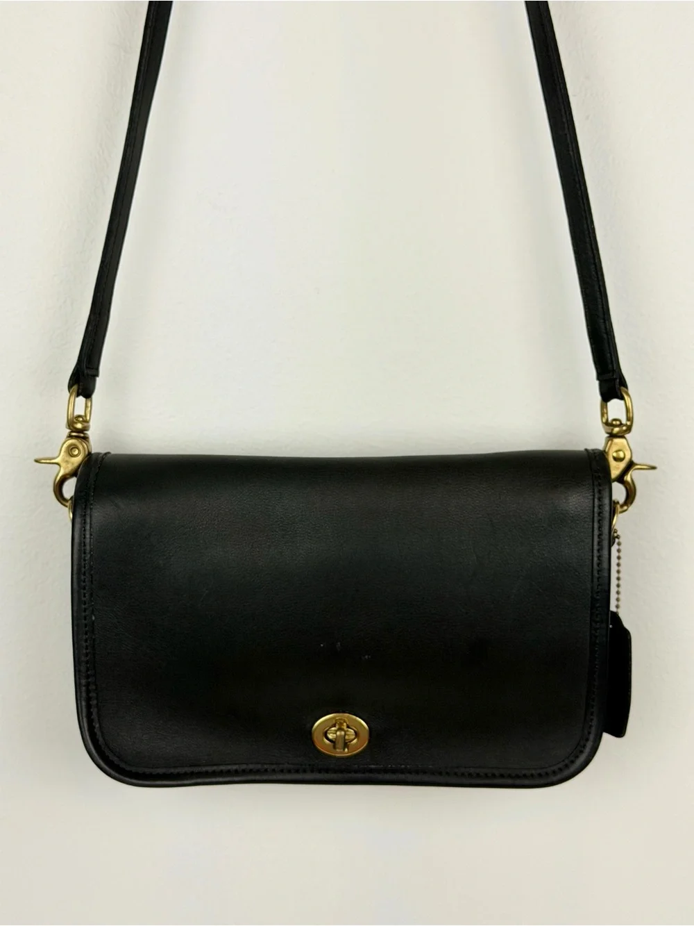 Vintage COACH Black Leather Pocket Purse with Gold Hardware - Picture 6 of 15
